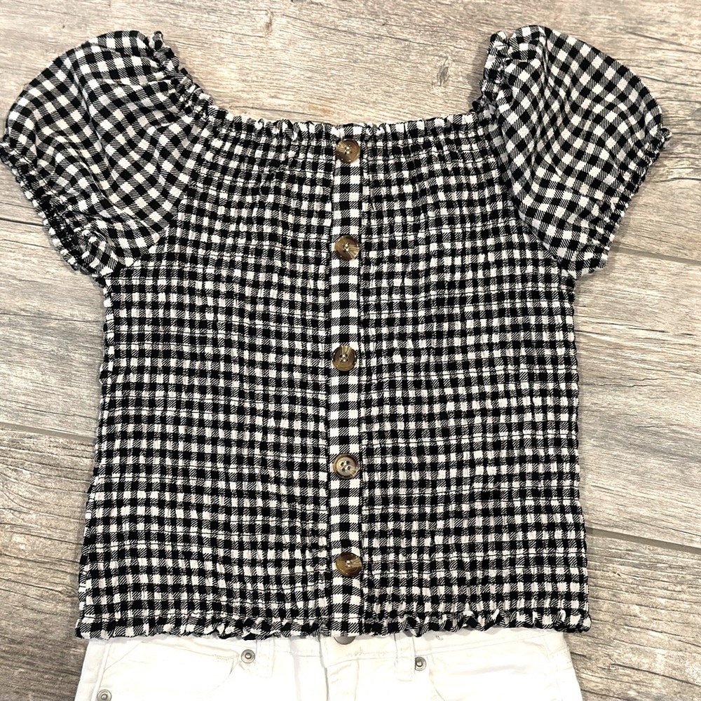 Girls black & white Top size 10-12 New!